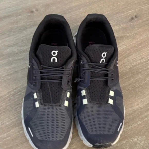 ON Women's Black Athletic Shoes - Picture 5 of 6